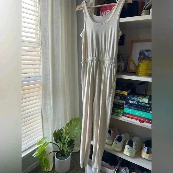 Universal Threads Cream Jogger Jumpsuit - Picture 4 of 5